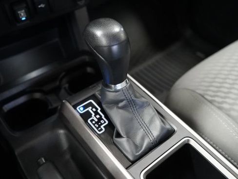 Used 2022 Toyota Tacoma SR5 AWD/4WD image 36