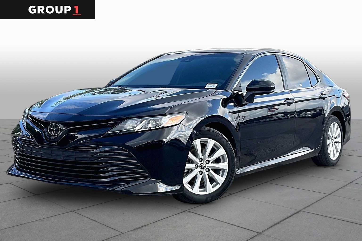Used 2018 Toyota Camry LE FWD image 1