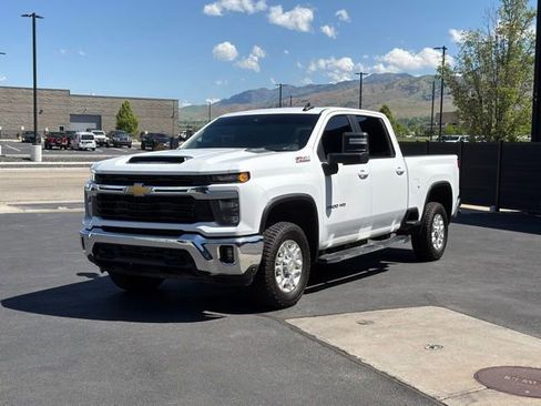 Used 2024 Chevrolet Silverado 2500 LT AWD/4WD image 10