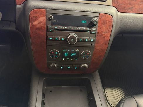 Used 2014 Chevrolet Suburban LT AWD/4WD image 33