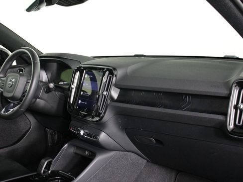 Used 2023 Volvo XC40 Recharge Ultimate image 22