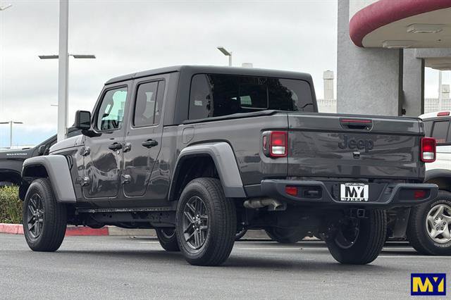 Used 2024 Jeep Gladiator Sport AWD/4WD image 6