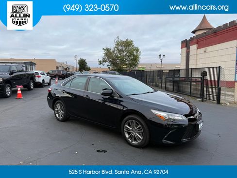 Used 2017 Toyota Camry SE w/ Moonroof Package FWD image 4