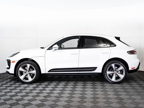 Used 2025 Porsche Macan image 2