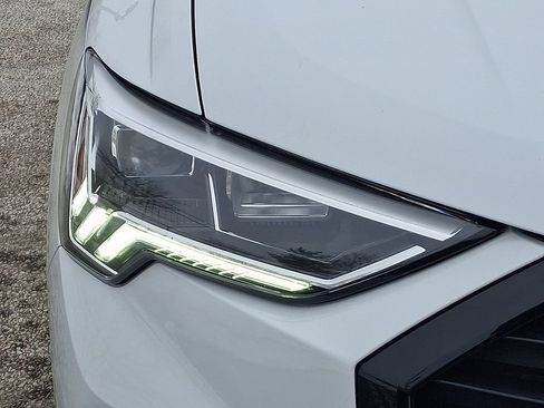 Certified 2025 Audi Q3 2.0T Premium Plus w/ Premium Plus Package image 9