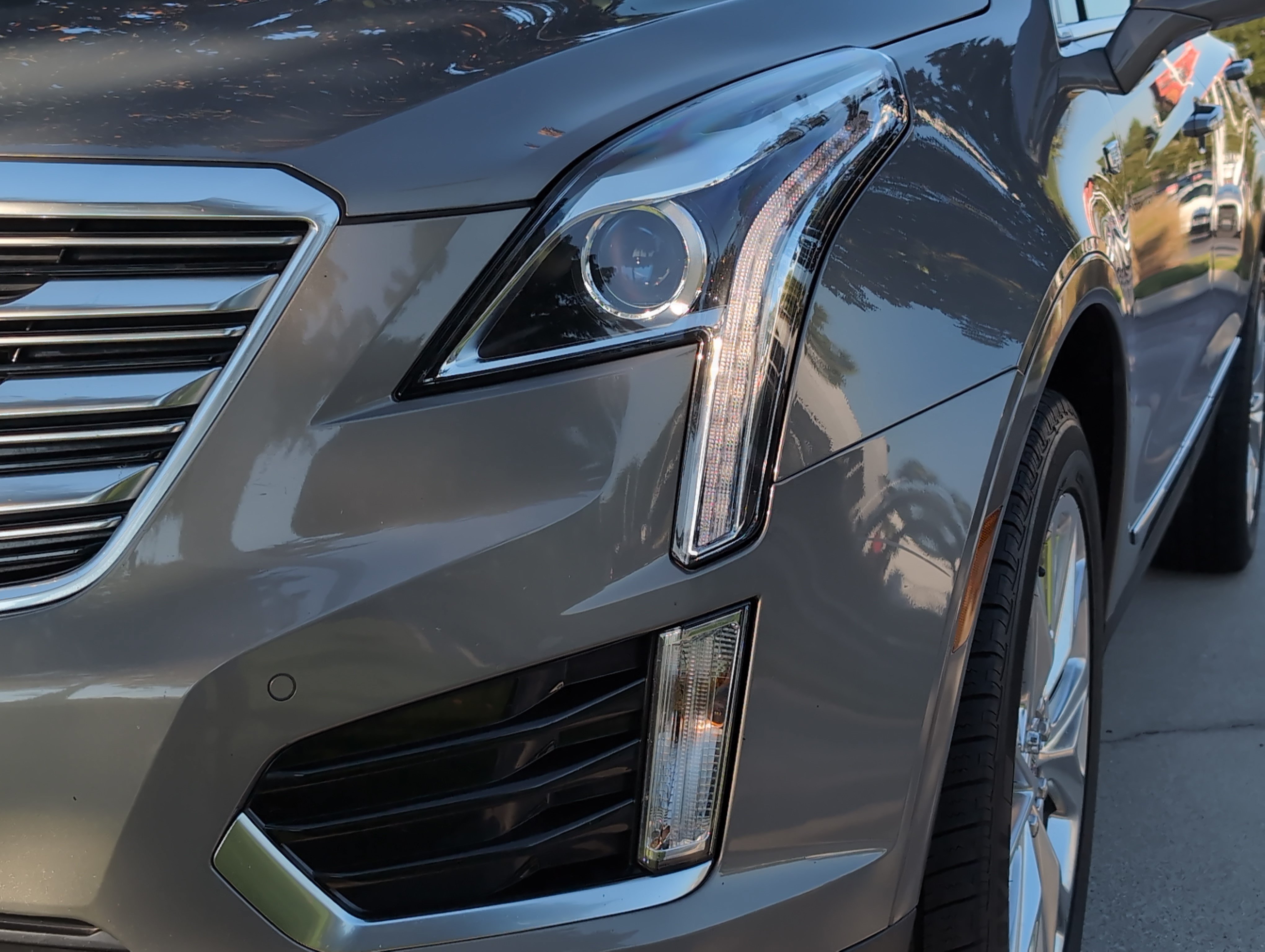 Used 2017 Cadillac XT5 Luxury w/ Driver Awareness Package FWD image 6