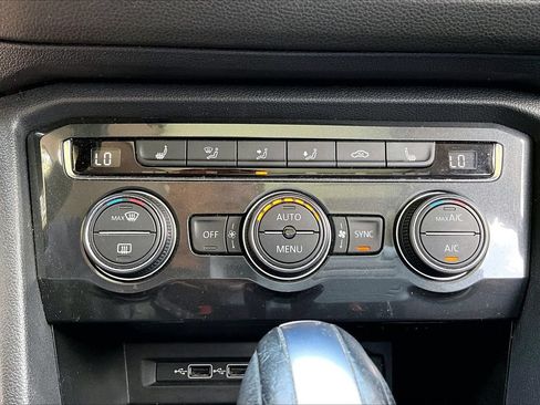 Used 2018 Volkswagen Tiguan SE FWD image 24