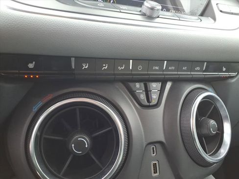 Used 2019 Chevrolet Blazer LT image 20