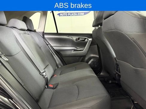 Used 2023 Toyota RAV4 LE AWD/4WD image 18