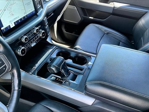 Used 2022 Ford F150 Lariat w/ Max Trailer Tow Package image 19