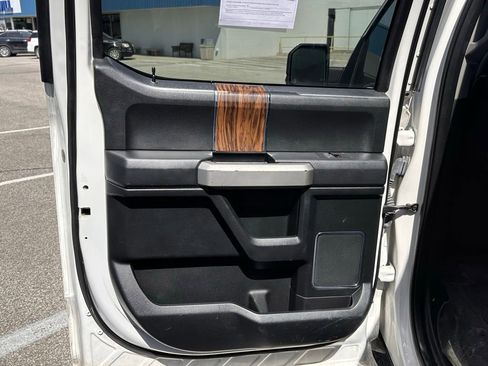 Used 2019 Ford F150 Lariat w/ Equipment Group 502A Luxury AWD/4WD image 15