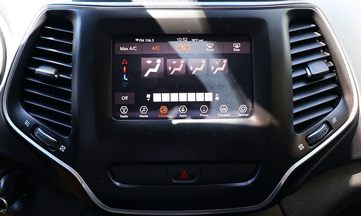 Used 2020 Jeep Cherokee Latitude FWD image 46