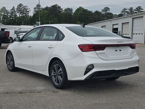 Used 2023 Kia Forte LXS w/ LXS Technology Package FWD image 4