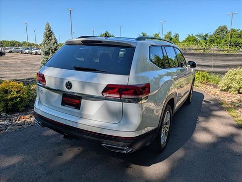 Used 2023 Volkswagen Atlas SE w/ Panoramic Sunroof Package FWD image 5