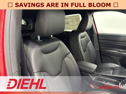 New 2026 Jeep Compass Latitude image 13