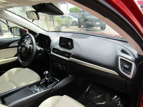 Used 2018 MAZDA MAZDA3 Sport image 10