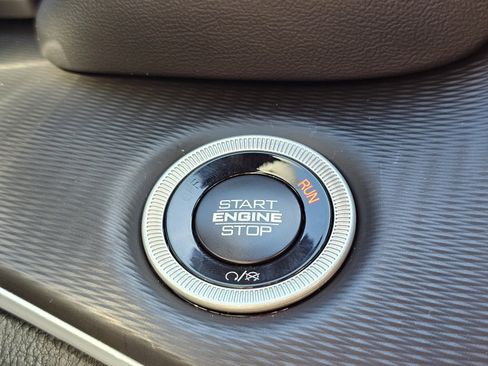 New 2025 Jeep Grand Cherokee L Laredo image 14