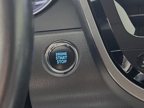 Used 2021 Toyota Camry XLE image 23