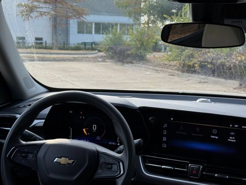 Used 2025 Chevrolet TrailBlazer LT w/ Driver Confidence Package AWD/4WD image 33