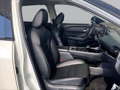 Certified 2023 Nissan Rogue SL w/ SL Premium Package FWD image 9