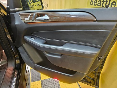 Used 2016 Mercedes-Benz GLE 350 w/ Premium Package image 13
