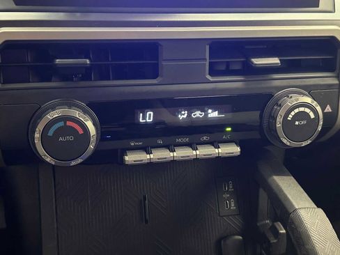 Certified 2025 Toyota Tacoma TRD Off-Road AWD/4WD image 15