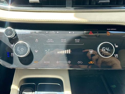 Certified 2023 INFINITI QX60 Luxe w/ Performance Audio Package AWD/4WD image 17