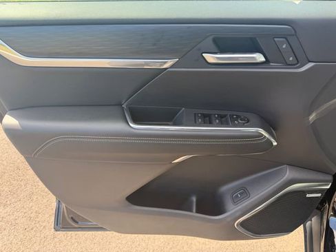 Used 2025 GMC Acadia Elevation FWD image 3