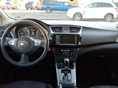 Used 2019 Nissan Sentra SR image 5