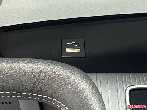 Certified 2026 Toyota Sienna XLE FWD image 27