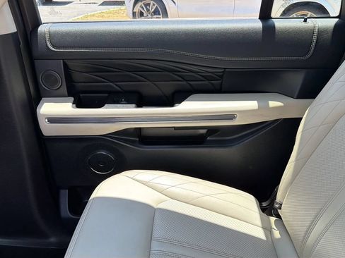 Used 2019 Ford Expedition Max Platinum AWD/4WD image 31
