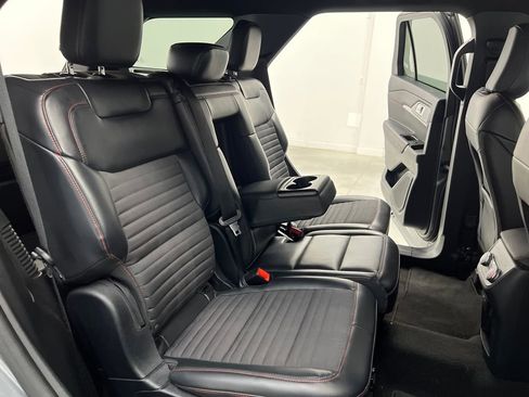 Used 2025 Ford Explorer ST-Line w/ ST-Line Street Pack AWD/4WD image 18