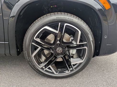New 2026 Volkswagen Tiguan SEL R-Line AWD/4WD image 11