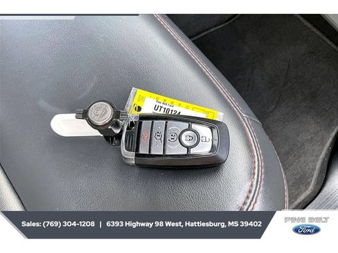 Used 2025 Ford Expedition Active AWD/4WD image 9