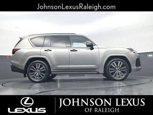 Used 2023 Lexus LX 600 4WD w/ Appearance Package image 21