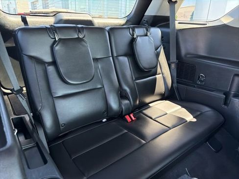 Used 2024 Ford Explorer XLT w/ Equipment Group 202A AWD/4WD image 35