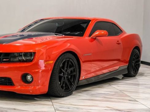 Used 2010 Chevrolet Camaro SS w/ LPO, Ground Effects Package RWD image 7
