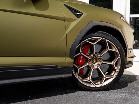 Used 2024 Lamborghini Urus Performante AWD/4WD image 30