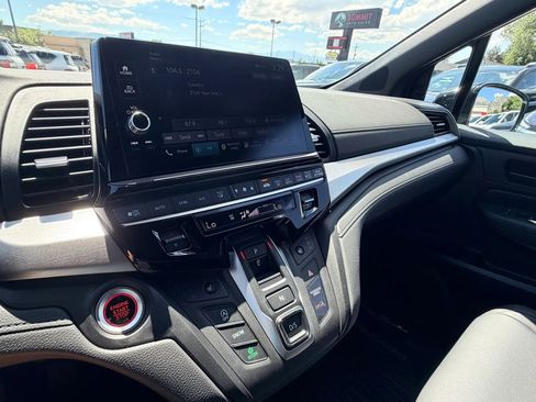 Used 2025 Honda Odyssey Sport-L image 16