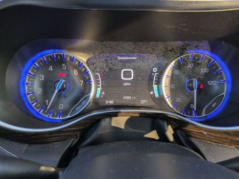 Used 2023 Chrysler Pacifica Limited image 17