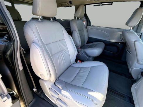 Used 2015 Toyota Sienna XLE Premium AWD/4WD image 19