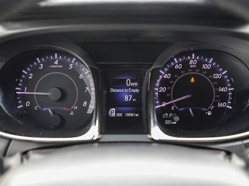 Used 2013 Toyota Avalon Limited image 22