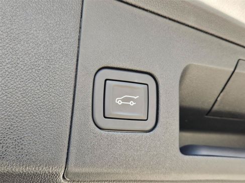 Used 2025 Cadillac XT5 Premium Luxury AWD/4WD image 30