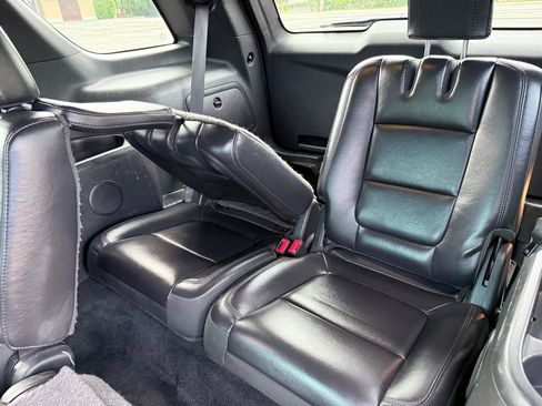 Used 2014 Ford Explorer XLT w/ Equipment Group 202A FWD image 11
