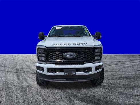 Certified 2025 Ford F250 XLT w/ Black Appearance Package AWD/4WD image 9