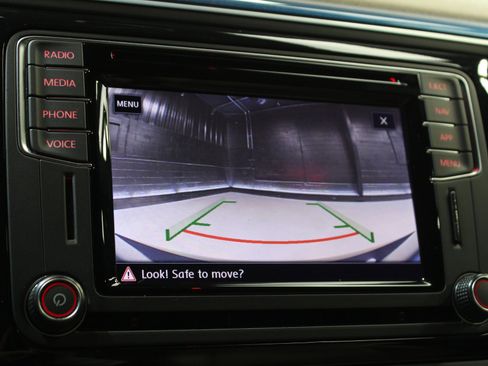 Used 2018 Volkswagen Beetle 2.0T SE w/ SE Premium Package image 49