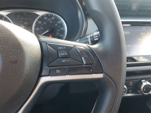 Used 2019 Nissan Kicks S image 20