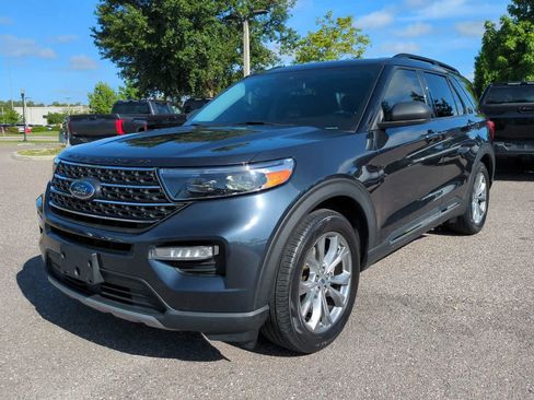 Used 2022 Ford Explorer XLT w/ Equipment Group 202A RWD image 2