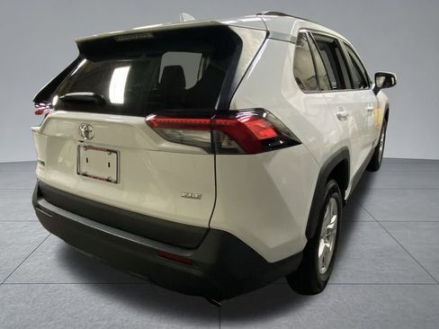 Used 2021 Toyota RAV4 XLE image 16