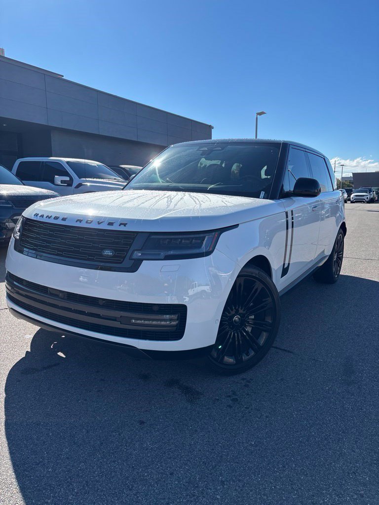Used 2025 Land Rover Range Rover Long Wheelbase SE AWD/4WD image 2